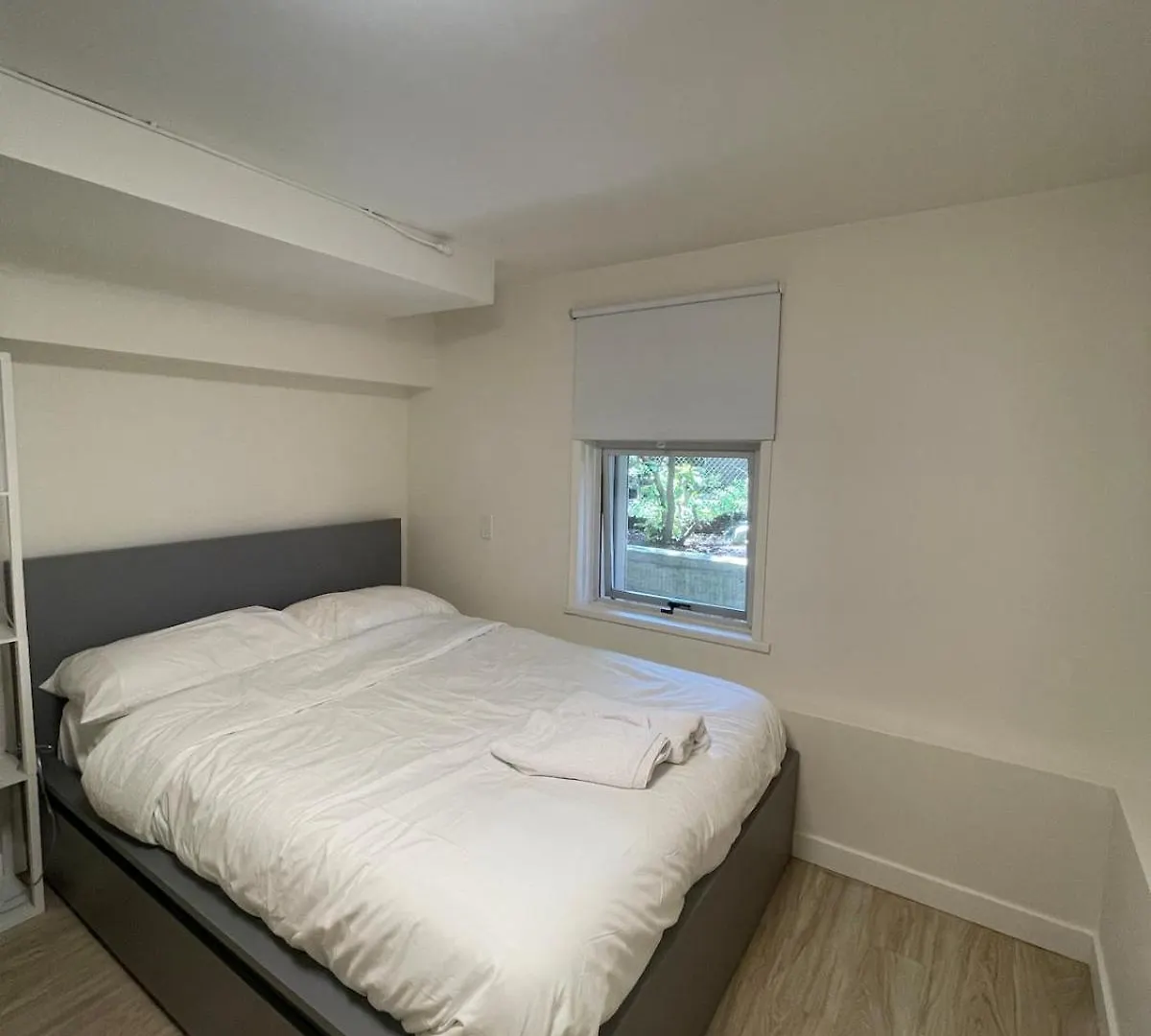 A Picturesque Ground Floor Home Surrounded By Flowers Vancouver Holiday home
