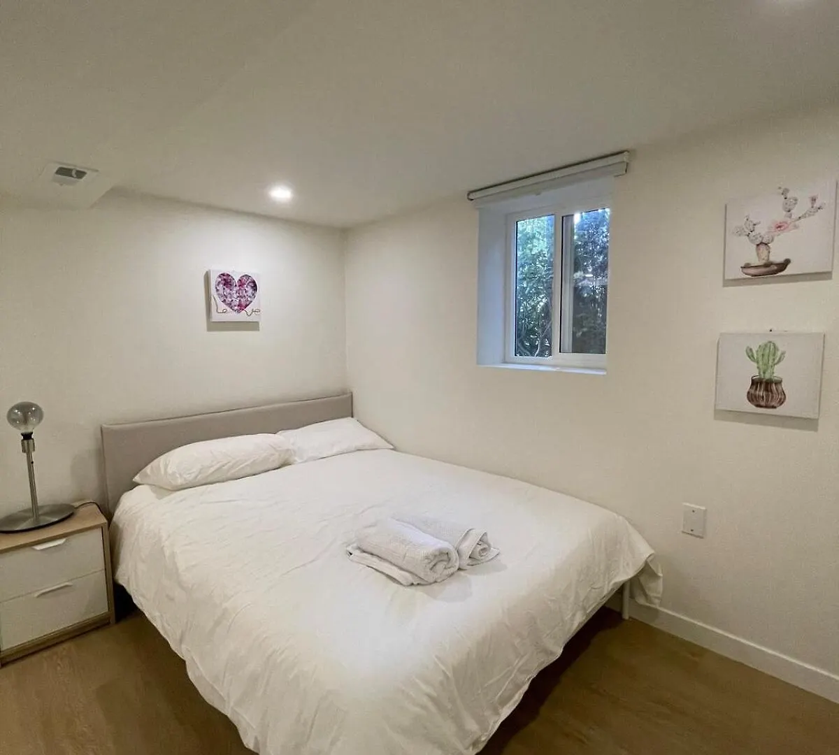 A Picturesque Ground Floor Home Surrounded By Flowers Vancouver 0*,  Canada