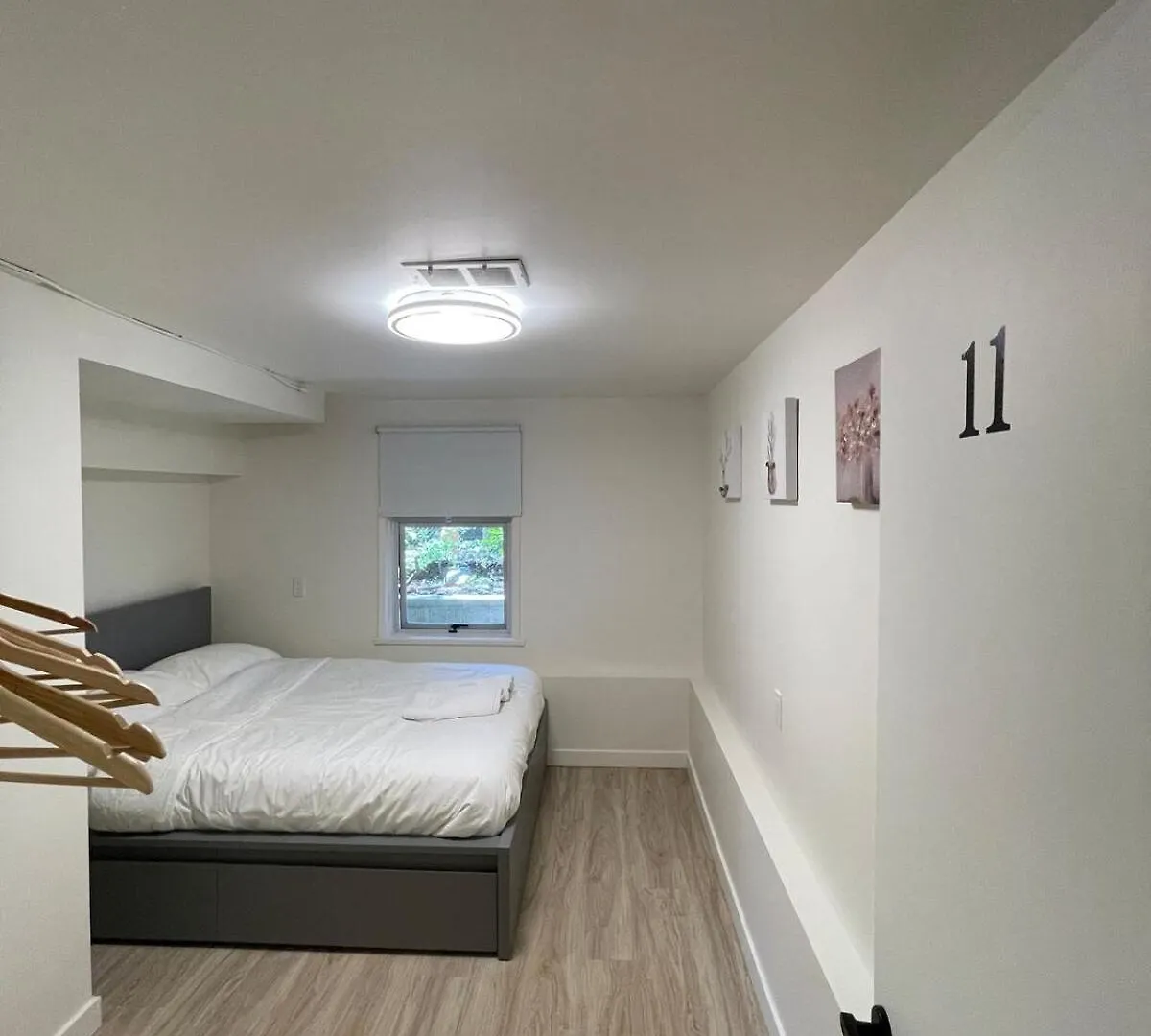 Holiday home A Picturesque Ground Floor Home Surrounded By Flowers Vancouver Canada